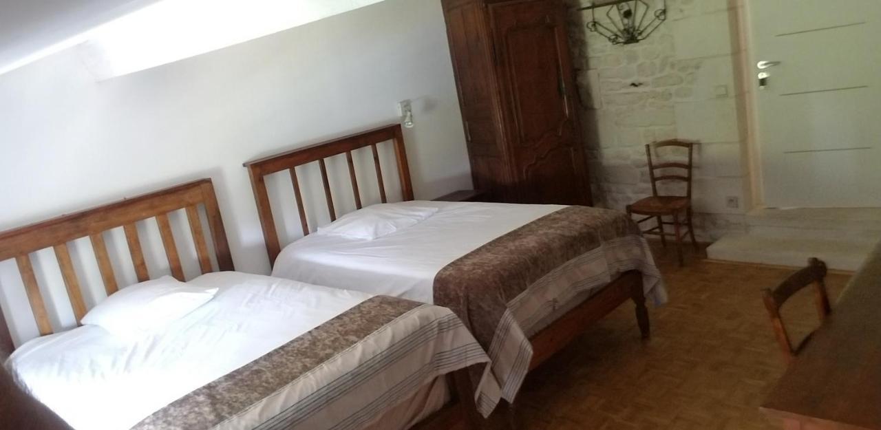 Chambres D'Hotes - Les Bujours Saint-Georges-des-Coteaux Экстерьер фото