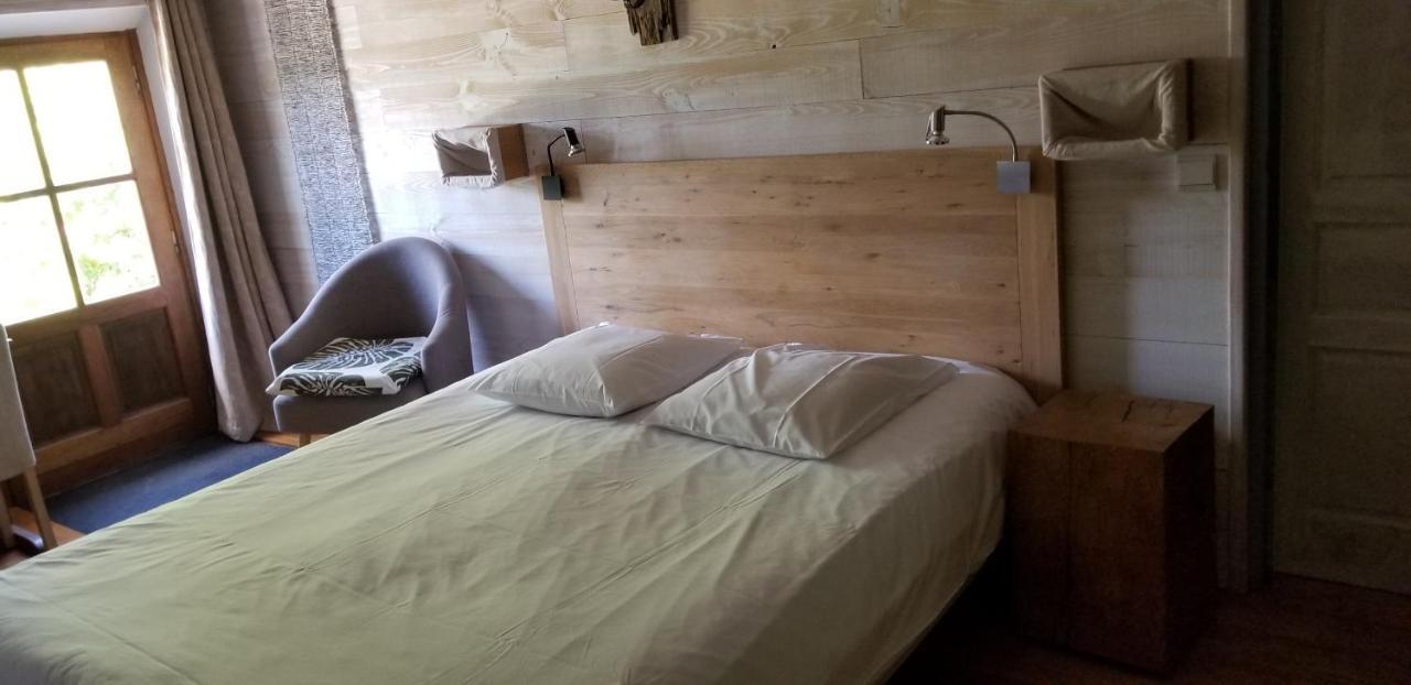 Chambres D'Hotes - Les Bujours Saint-Georges-des-Coteaux Экстерьер фото