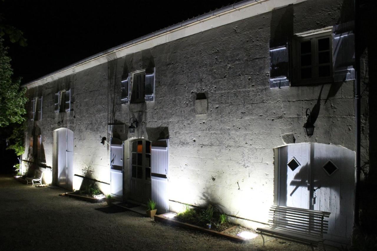 Chambres D'Hotes - Les Bujours Saint-Georges-des-Coteaux Экстерьер фото