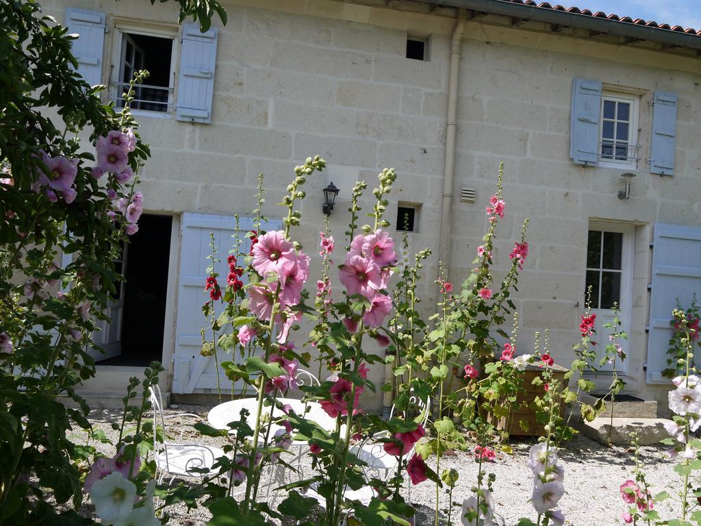 Chambres D'Hotes - Les Bujours Saint-Georges-des-Coteaux Экстерьер фото